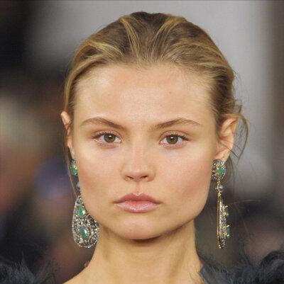 圆脸四方脸国字脸适合什么长发型,脸型与发型搭配国字脸