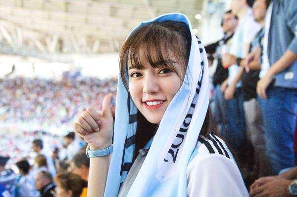 不爱裙子爱球衣，女明星们都偏爱这支球队