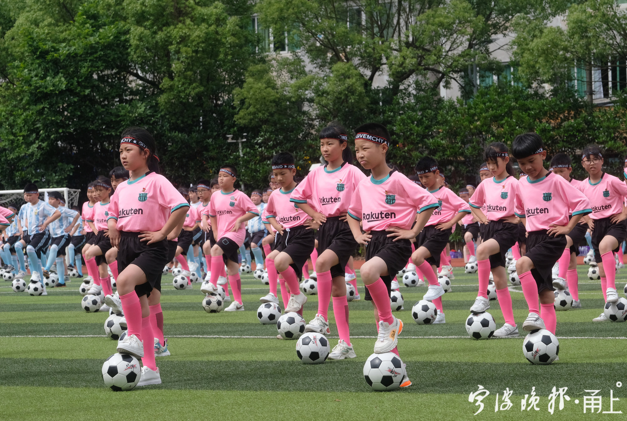 足球教练朱广沪,朱广沪青岛足球