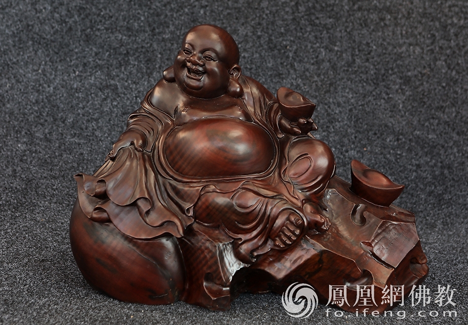 桐柏山木雕博物馆弥勒佛雕像,桐柏木雕博物馆龙的雕像