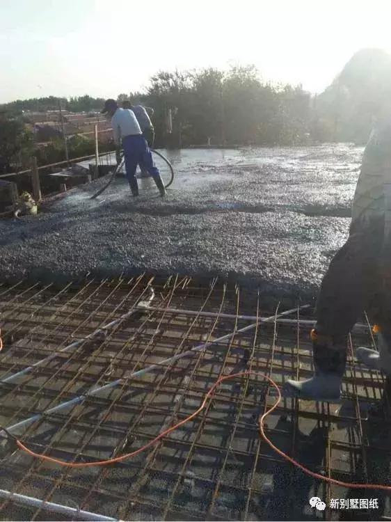 小伙盖三层农村别墅，占地150平米只花不到50万，你觉得怎么样？