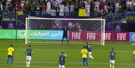 梅西挑球过门将凌空抽射,阿根廷2-2荷兰梅西点射