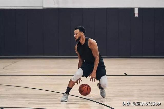 库里7库里上脚配色,库里7穿捍卫主场配色球鞋