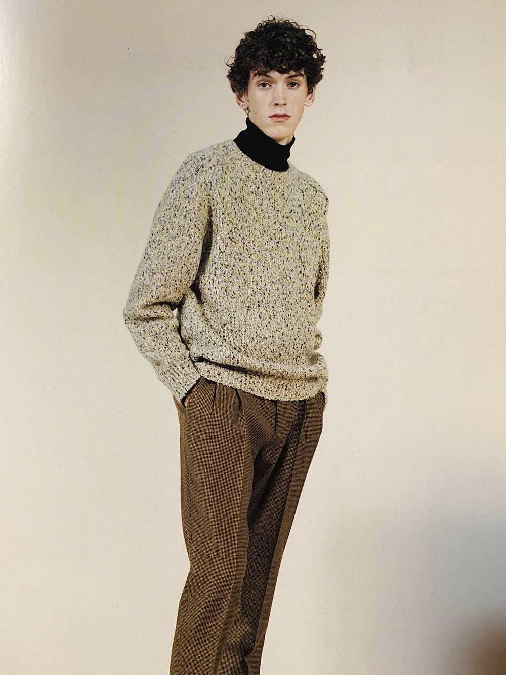 深卡其色大衣内搭什么颜色毛衣,格子大衣内搭什么颜色的毛衣好