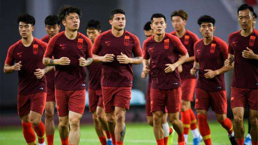 中国足球队对关岛比赛实况直播,国足7比0战胜关岛现场球迷