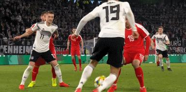 恶劣！中超绯闻外援踩踏德国1亿欧帝星，致后者小腿90度扭曲变形