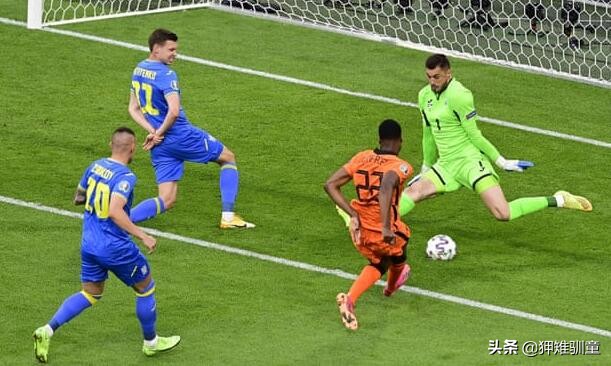 荷兰逆转巴西,荷兰成为第一支晋级十六强的球队