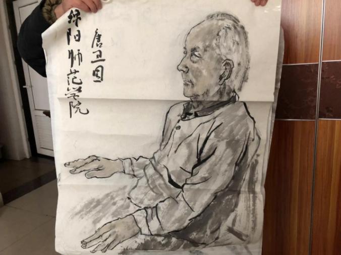 91岁裸模入行9年，儿女直骂：“不要脸！死了也不会给你收尸！”