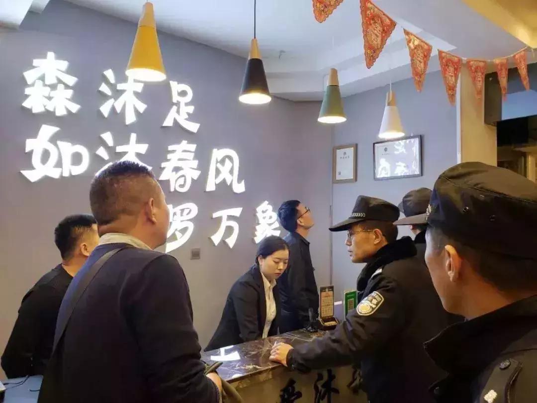 派出所开展黄赌专项整治,西安碑林警察铁锤行动