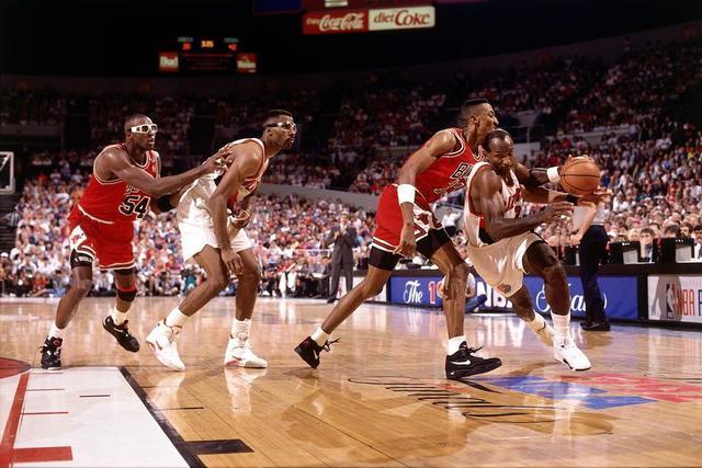 1992年全明星赛，魔术师比乔丹科比更圆满，5人生涯绝唱