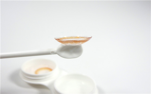 美瞳新手适合戴怎样的美瞳,眼睛无神戴美瞳也不好看