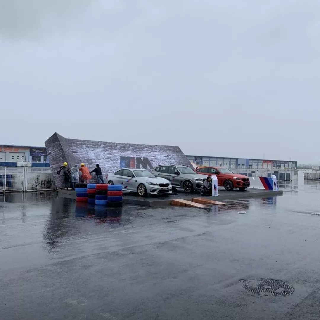 宝马的倒车影像真的好用,新款宝马倒车影像像素低