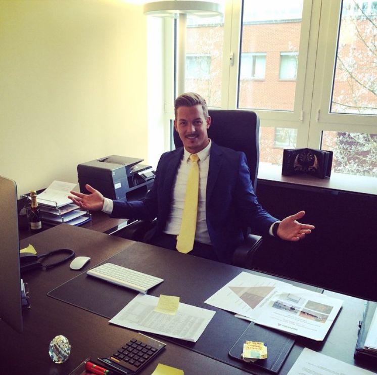 放弃百万年薪，去非洲撸猫？长腿版小李子引63w人舔屏：看我看我