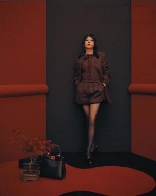 赵薇新发型！剪掉十年长发换短发，44岁嫩回24岁