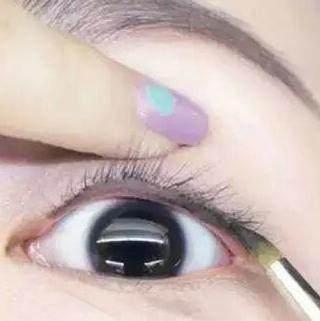 新手学习化妆需要准备什么东西,新手怎样的化妆步骤妆才不会油