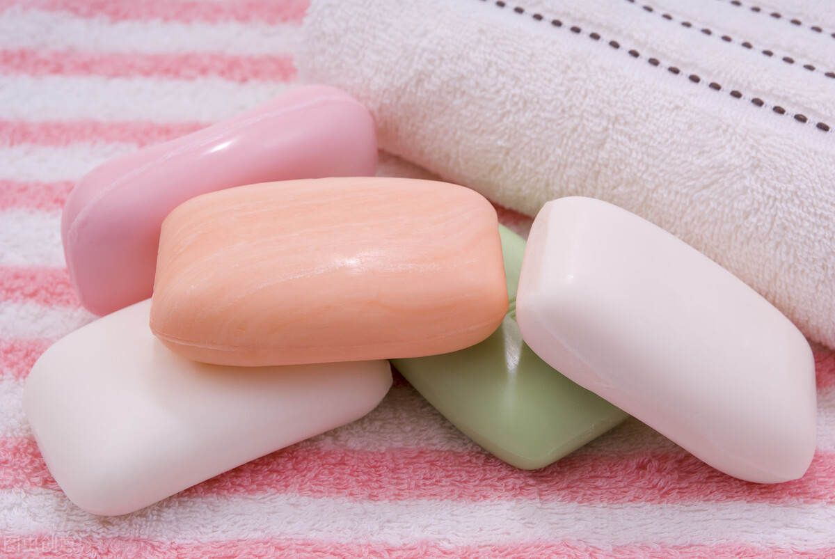 牛仔裤被太阳晒得发黄怎么补救,库存牛仔裤氧化发黄怎么处理