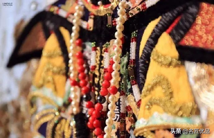 美到窒息！80后姑娘巧手征服刺绣界：奔驰，Prada争相和她合作