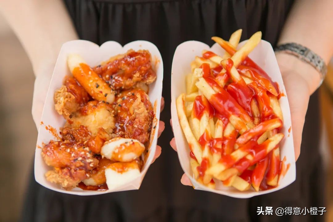 一来就火!哥老官、颜如晶炸鸡店再现排队名场面,亲测...