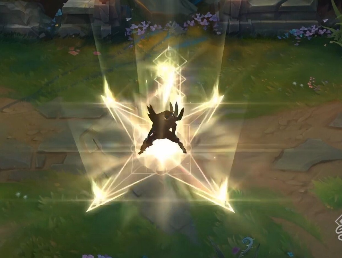 lol光明哨兵第二期,lol锤石腥红之月皮肤