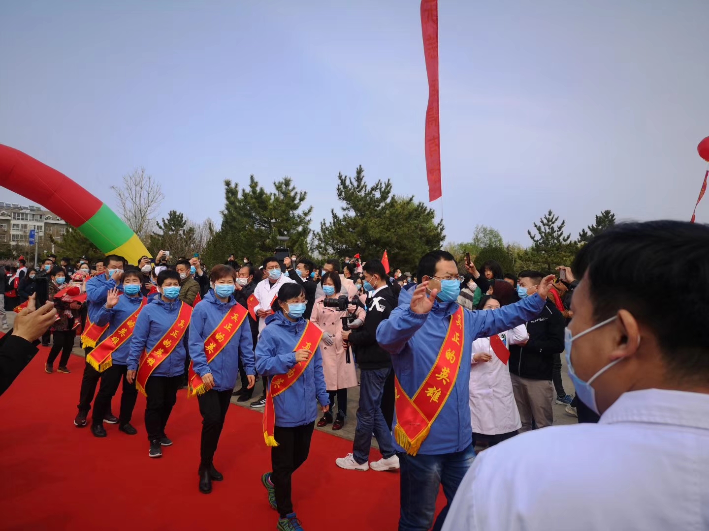 英雄归来最高礼遇抖音,英雄归来最高礼遇视频