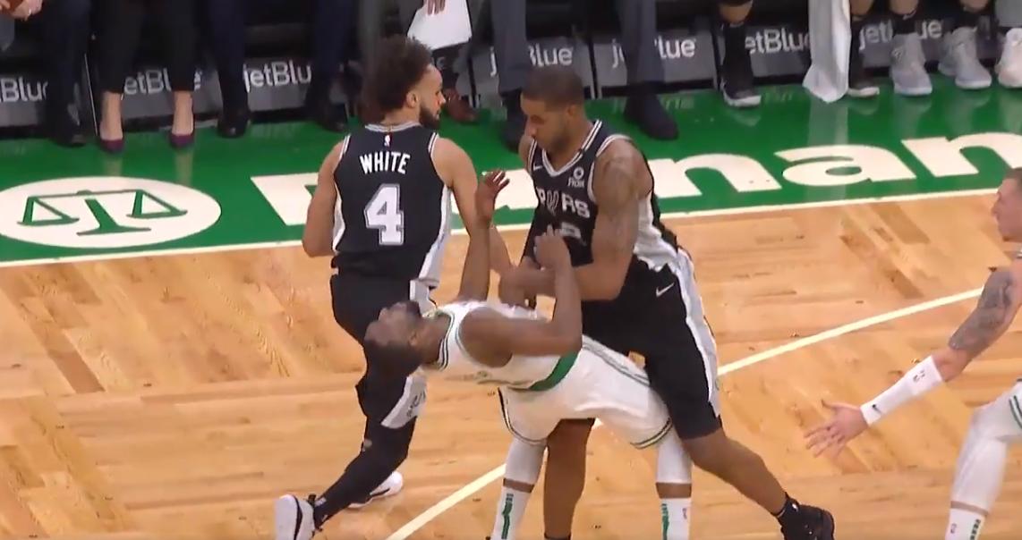 沃克职业生涯遭驱逐视频,沃克职业生涯首次被驱逐