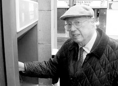 奇葩的自动取款机,自动取款机是哪个年代开始普及的