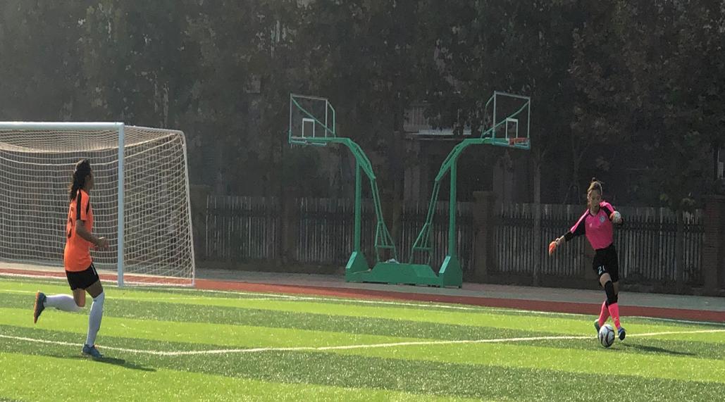 铿锵玫瑰，雷厉风行一战成名--郑州市第五十八中学女子足球队获郑州高新区校园足球联赛冠军