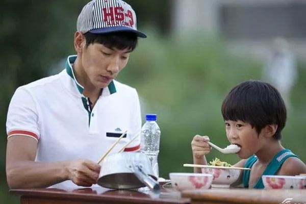 少年玩游戏5年,小学生沉迷游戏8天花掉爷爷2万多