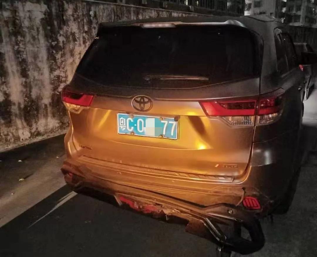 撞车也玩连连看？柠溪4车连撞3台竟都是丰田！竟只因手机响了一声！