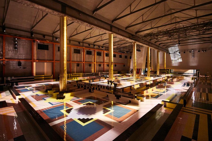 prada品牌墙,prada设计用色