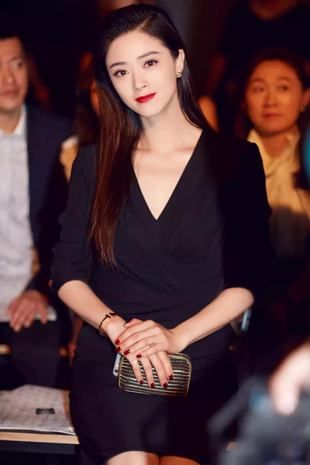 胸比较大的小个子怎么穿才好看,又矮又胖胸大怎么穿好看