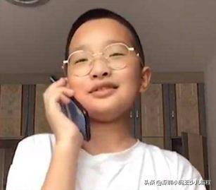 钟美美模仿售票员原视频,13岁钟美美模仿老师