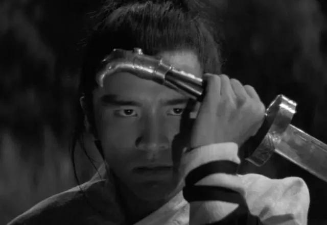 汉服那么好看为什么还穿现代装,汉服好看但是不能穿