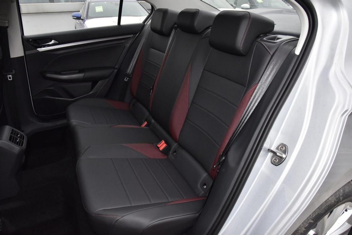 裸车10万入手大众宝来到底值不值,05年的宝来1.8手动现在油耗要多少