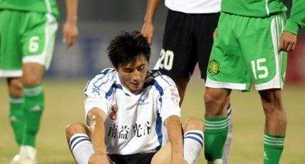 史话中超：京鄂的伤孰之过？名将被喷球霸一人仍在蹲号子