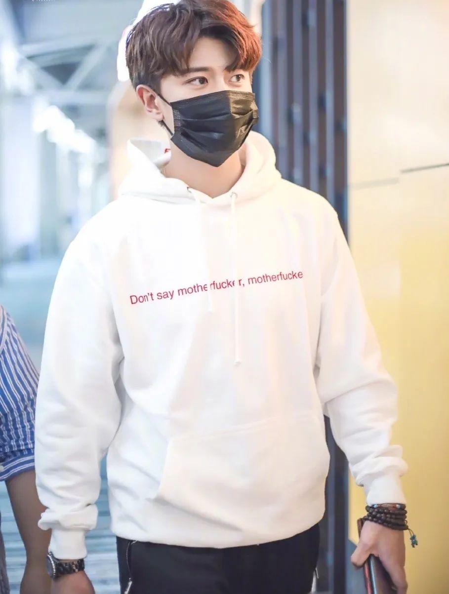 衣品超级好的男明星,王嘉尔穿的蔡徐坤同款衣服