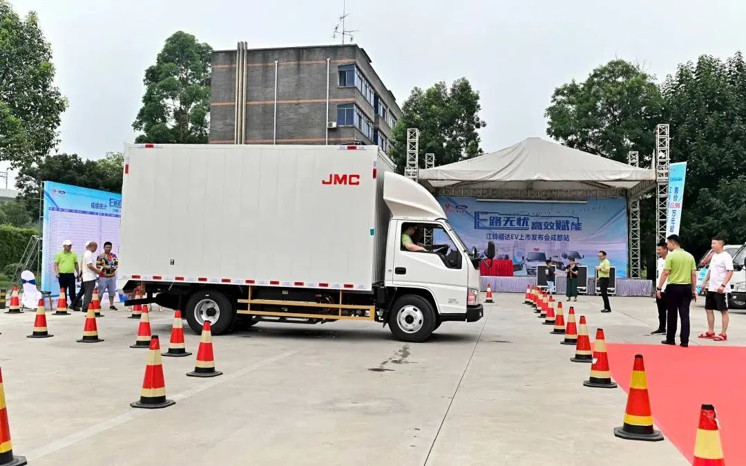 江铃顺达ev轻卡3.7米单排价格,不限行福田皮卡