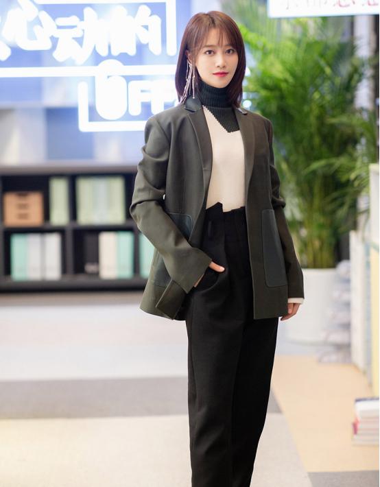 蓝盈莹的穿搭品味不输时尚博主,蓝盈莹同款梨花烫穿搭