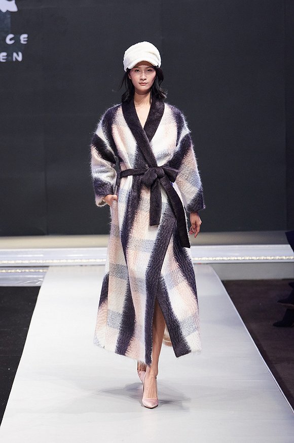 爱马仕开了家丝巾唱片店，GUESS要与HelloKitty联名了