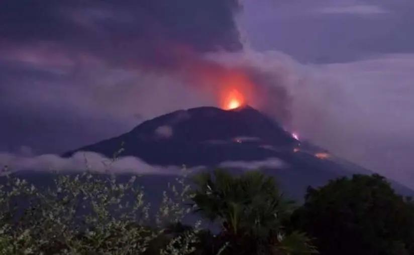 「12.2新闻速递」浸大学生会会长方仲贤被捕;《我和僵尸有个约会》重启;澳门11月*彩博**收入下挫七成