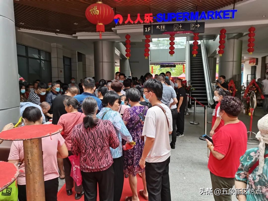 五象新区，一大型连锁超市，今日开业