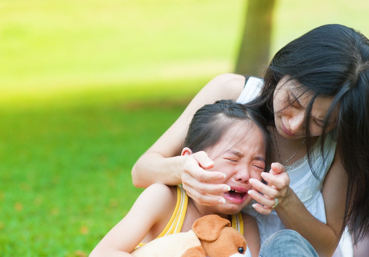 孩子逛商场不买就满地打滚怎么办,孩子在超市撒泼打滚