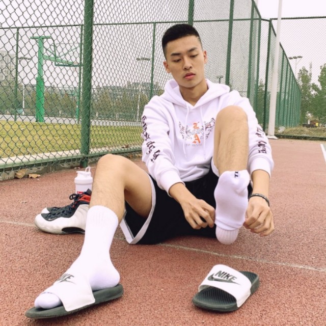 小心，一波白袜帅哥正性感来袭