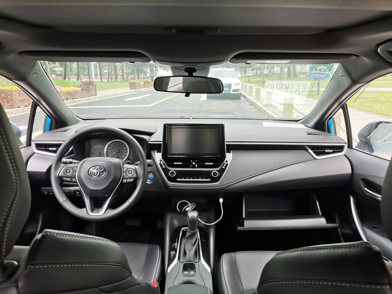 2022款雷凌双擎1.8l豪华版试驾,全新雷凌双擎优缺点