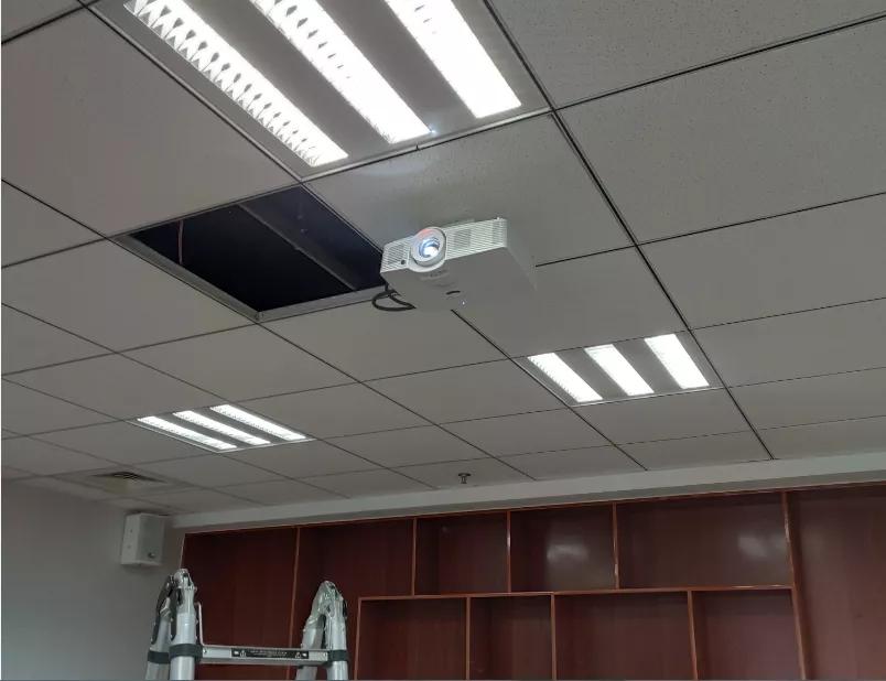 投影仪的流明是什么?幕布如何选择?幕布和投影安装距离是多少?