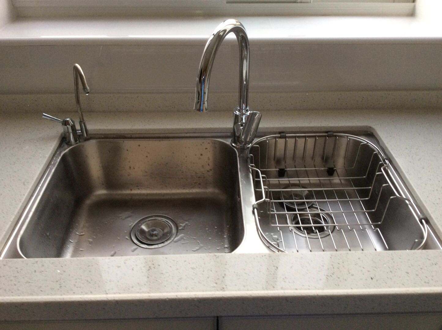 厨房双水槽共用水龙头哪个好,一个水槽装两个水龙头合适吗