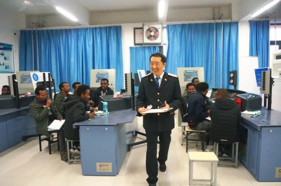 这群非洲小伙分别叫刘备张飞周瑜诸葛亮,哈哈哈哈