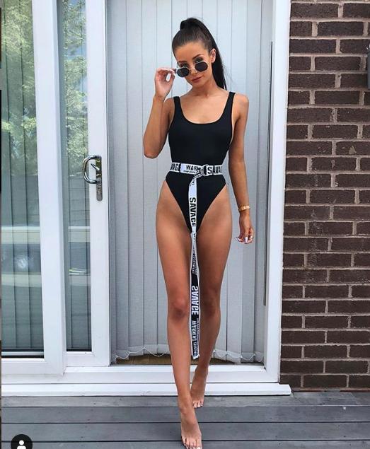 1000块买布做泳衣，她半年时间赚一百万，英国网红的成功之路