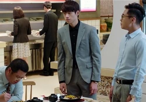 平凡的荣耀：向殷盛超低头的郝帅，让我极为沉重的写下这篇文章