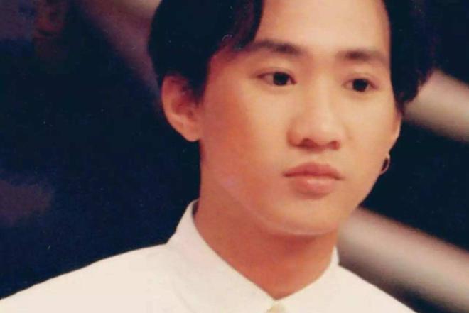 黄家驹葬礼叶世荣图片,黄家驹鼓手叶世荣